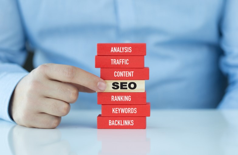 En god SEO-strategi handler ikke bare om å rangere høyere – det handler om å være synlig for de som leter etter dine produkter eller tjenester.
