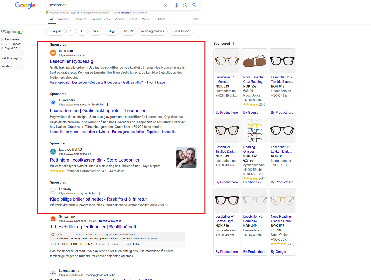 Søkemotorens resultatside (SERP) som viser organiske resultater og annonser, med synlige utdrag av nettsidetitler, URL-er, og meta-beskrivelser. En viktig synlighets faktor i SEO-trender